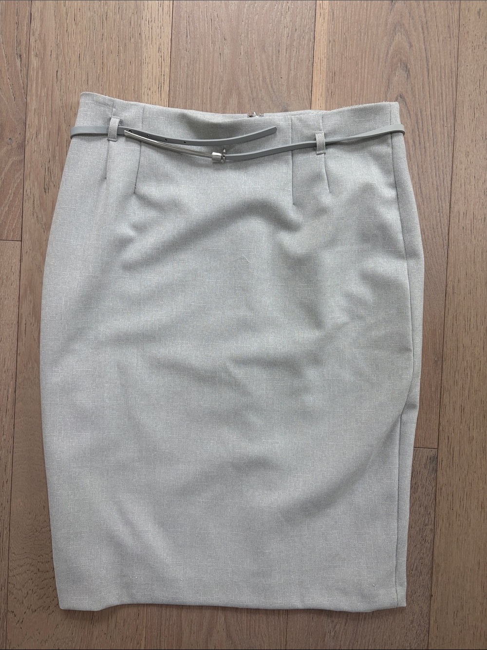 Amanda & Chelsea Light Gray Pencil Skirt with Slim Waist Belt